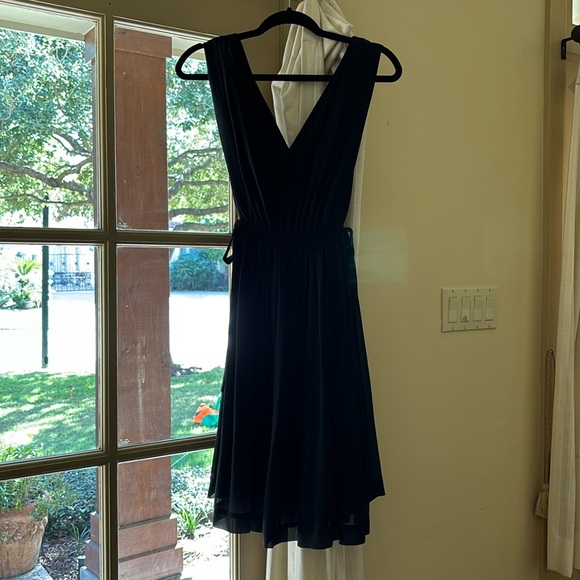 Fabulous Black dress. Super flattering! Anthropologie - Picture 1 of 4